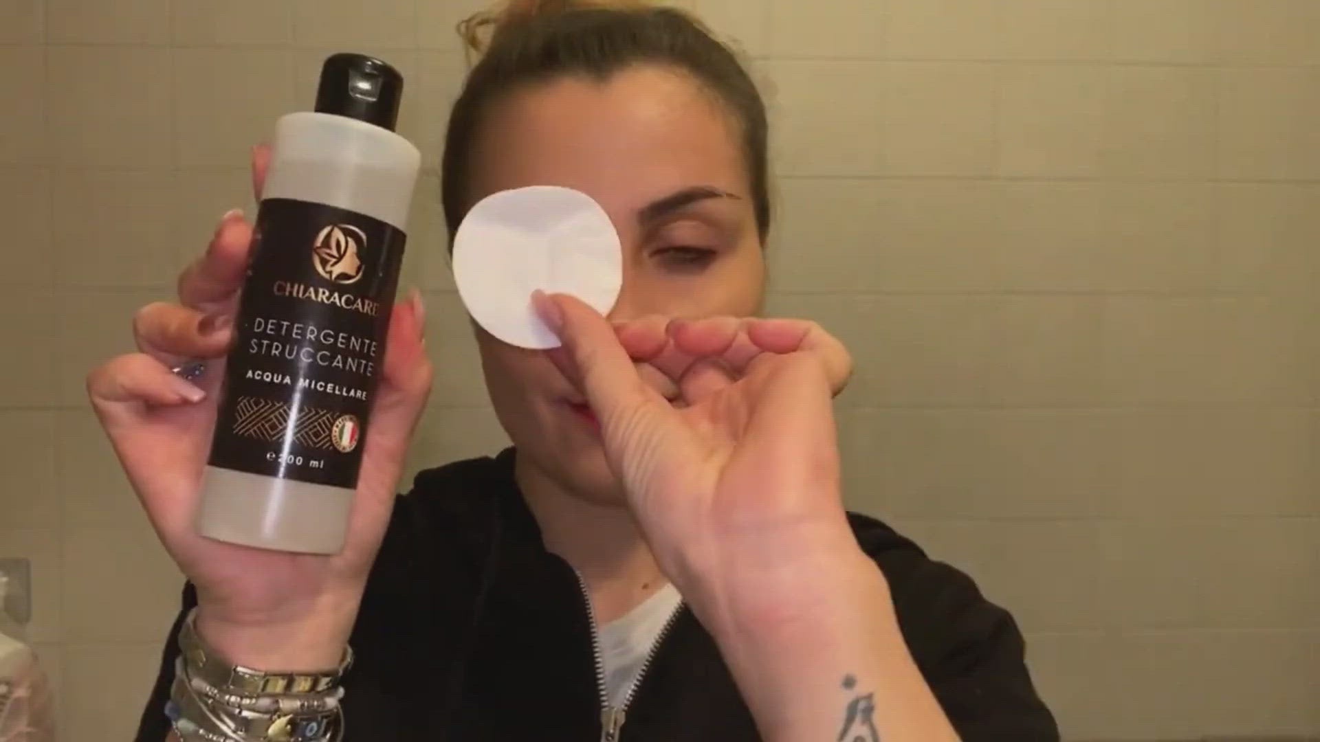 Acqua Micellare Detergente e Struccante Viso Con Acido Salicilico, Purificante e Idratante per Pelli Sensibili e Delicate - 200 ml